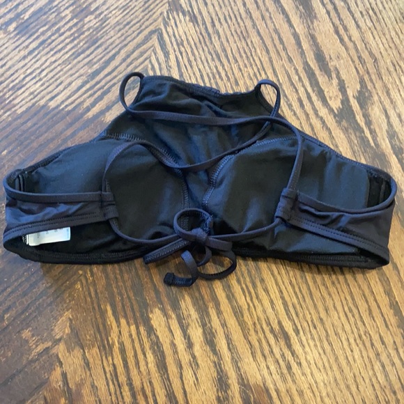 D4 Reaction By Kenneth Cole Halter Ruffle Bikini S - Picture 5 of 8
